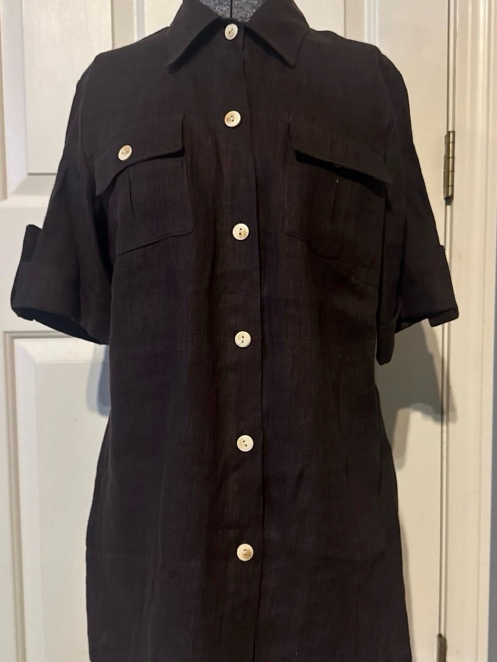 Women’s Short-Sleeve Button-Up Shirt in Dark Brown